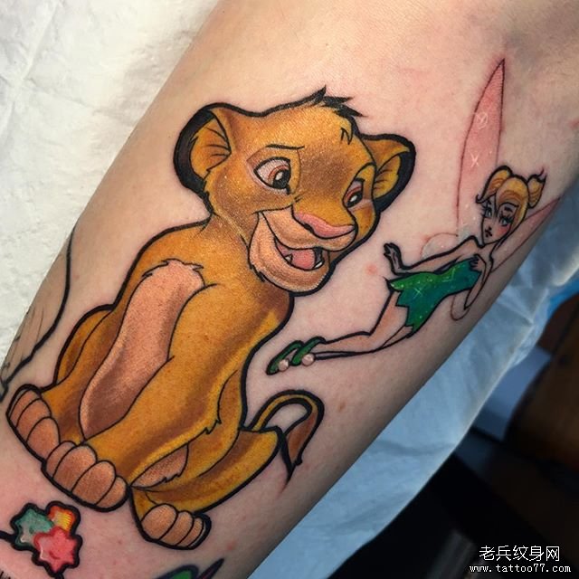 色彩狮子王纹身图案