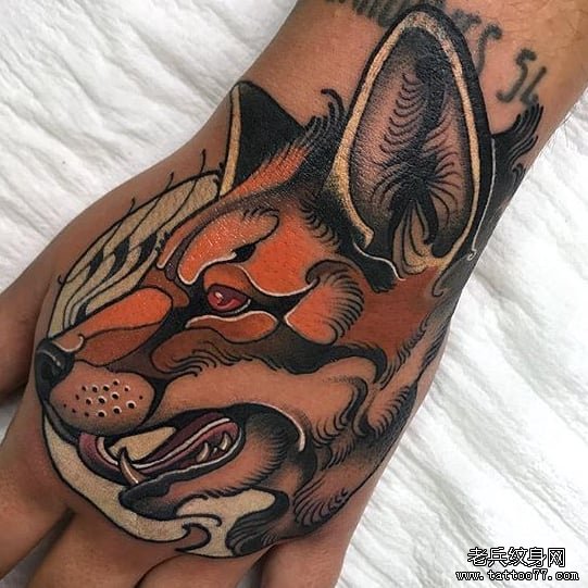 手背school狐狸纹身图案