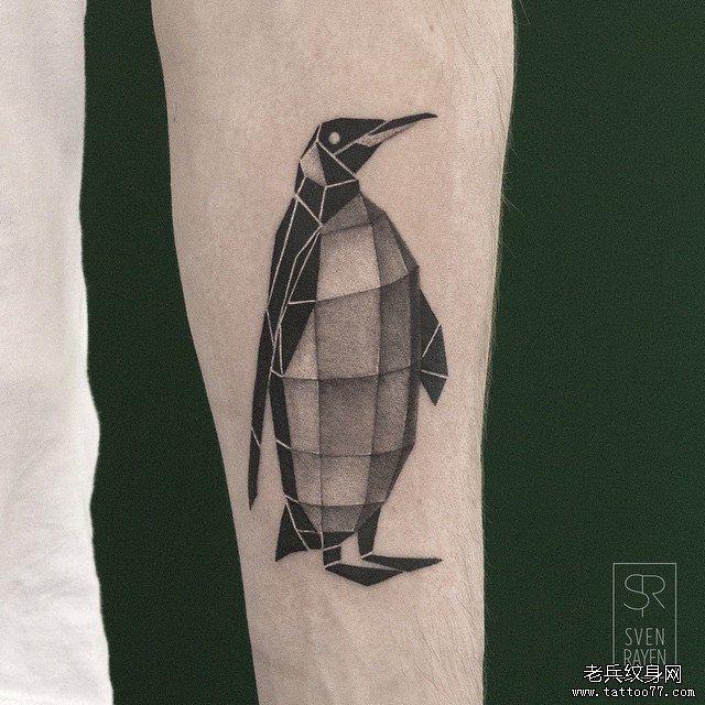 个性黑灰几何企鹅纹身图案