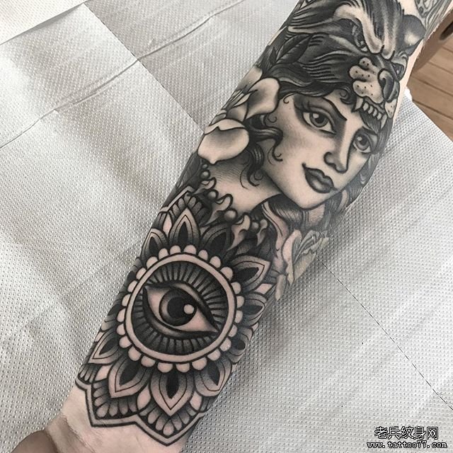 黑灰梵花女郎纹身图案