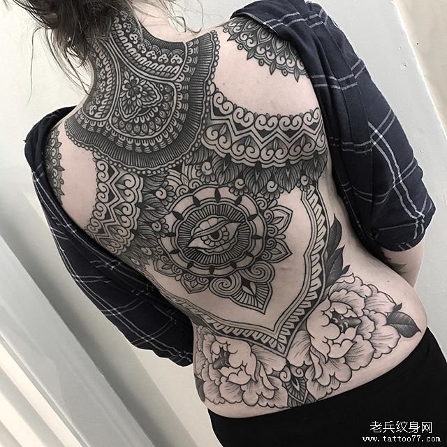 满背梵花上帝之眼纹身图案