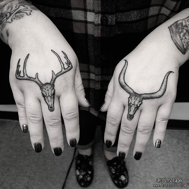 手指鹿角羊角纹身图案