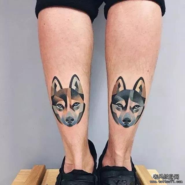 俄国毛妹，靠着独特的纹身设计而出名，连Nike都抢着跟她合作！