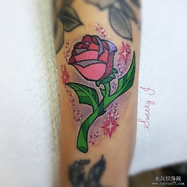 彩色个性花纹身图案