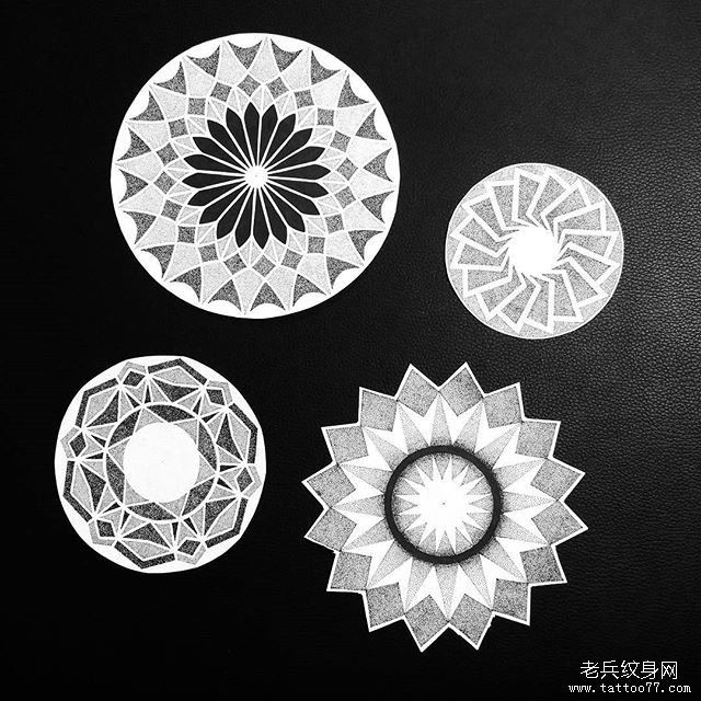 几何点刺梵花纹身