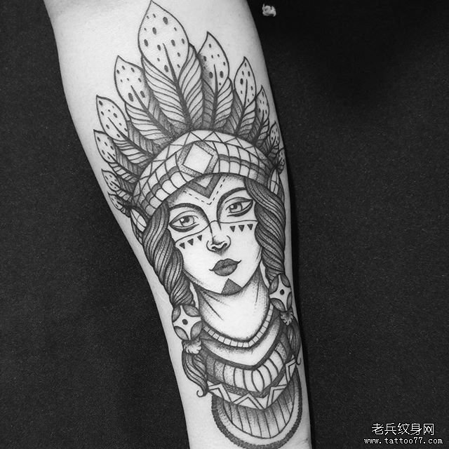 黑灰手臂女郎文身