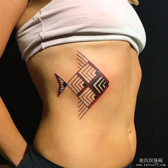 图腾几何鱼纹身