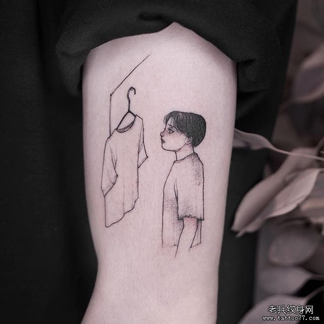 手臂个性简笔男孩纹身图案