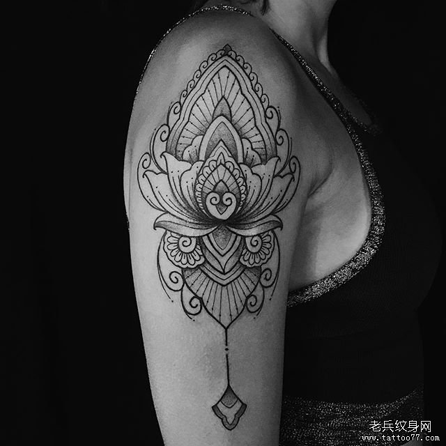 大臂梵花纹身图案
