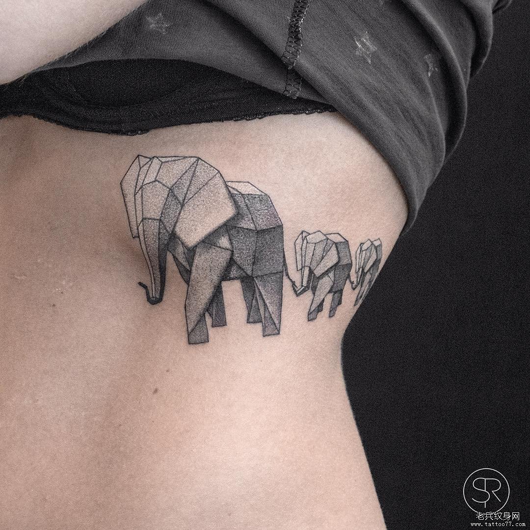 胸部几何大象纹身图案