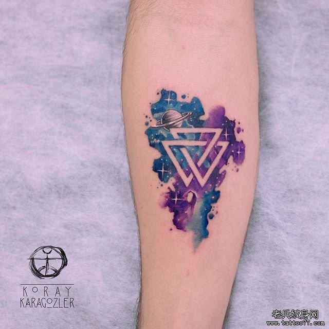 小臂水彩个性几何星球纹身图案