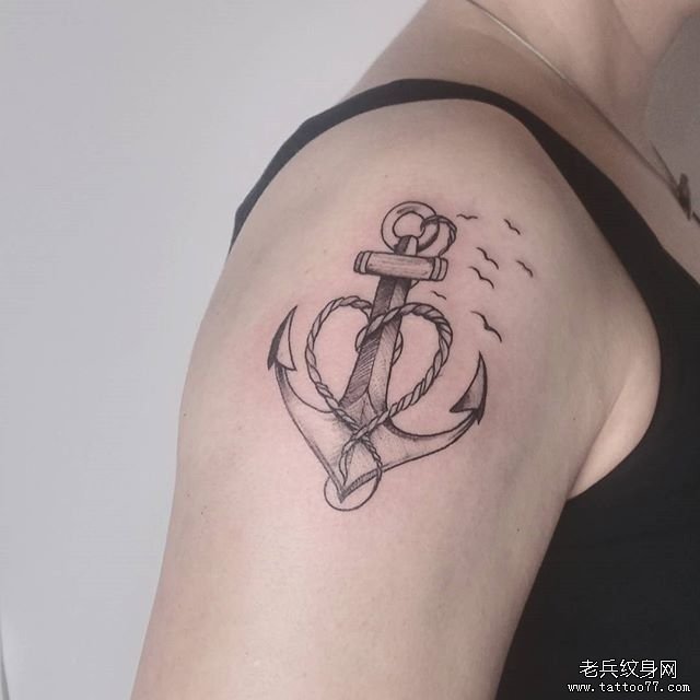 线条大臂船锚纹身