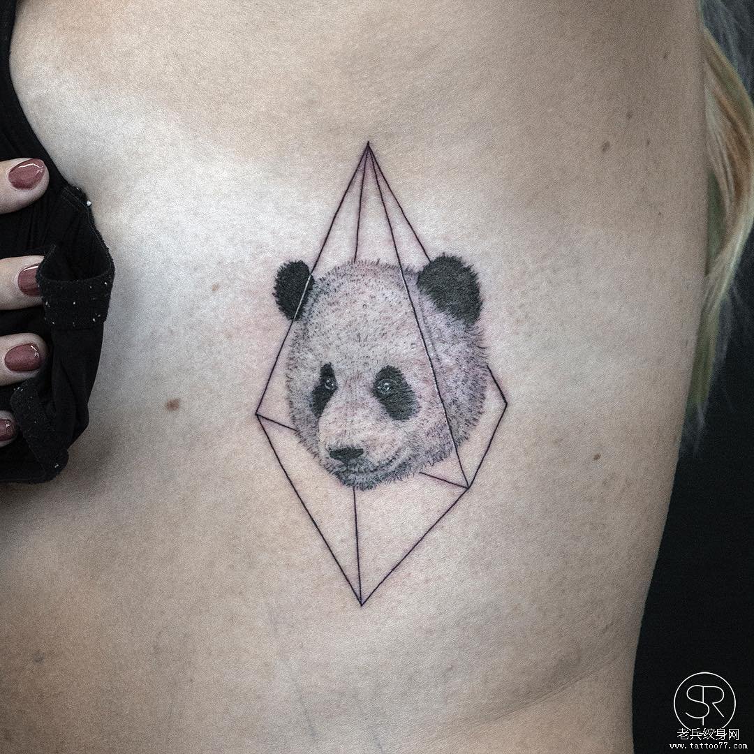 侧腰熊猫纹身图案