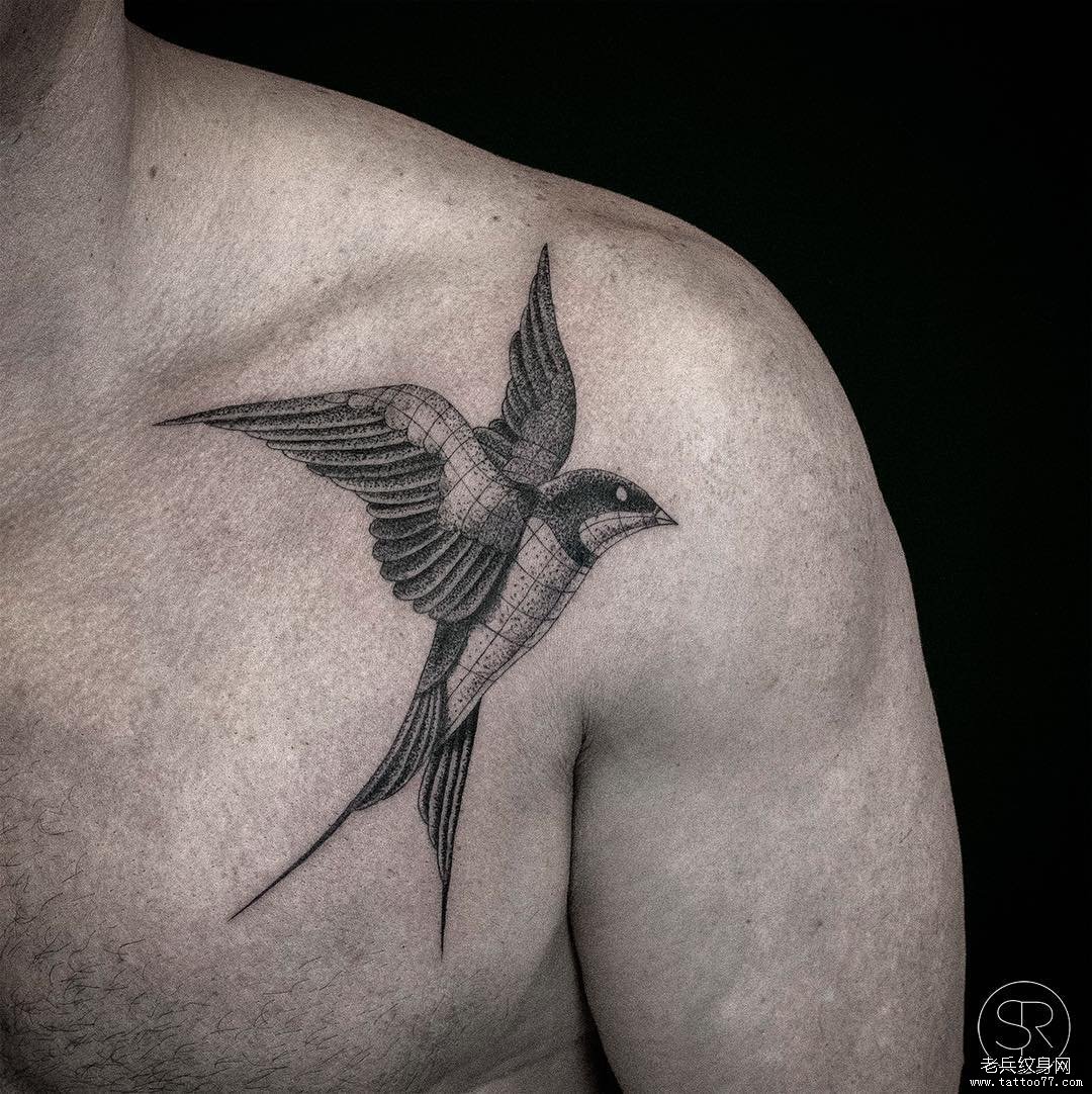 肩部燕子纹身图案