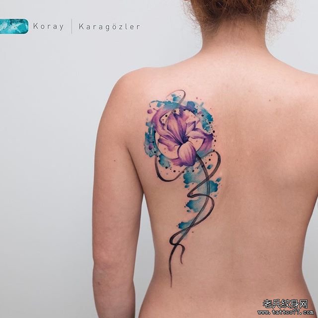 后背水彩几何花纹身图案