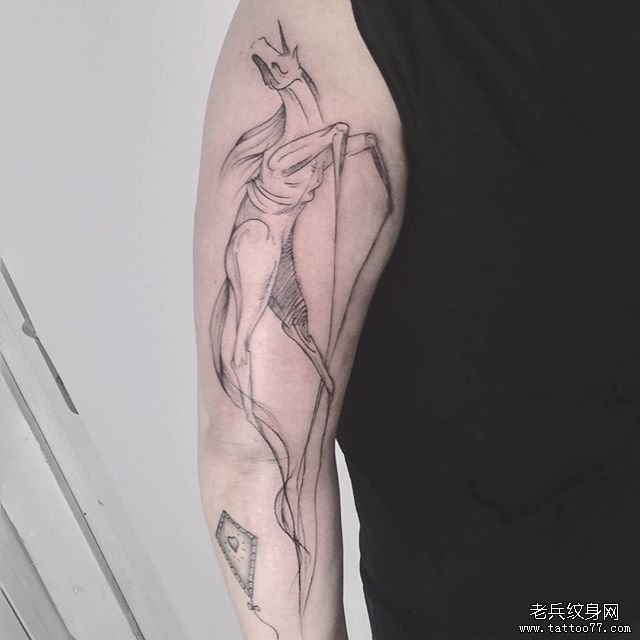黑灰手臂独角兽纹身
