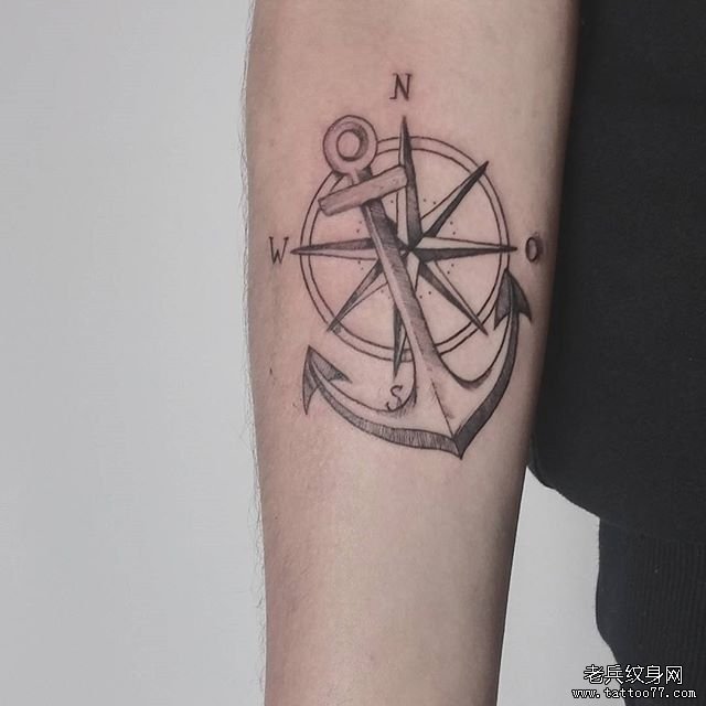 黑灰小臂船锚指南针纹身