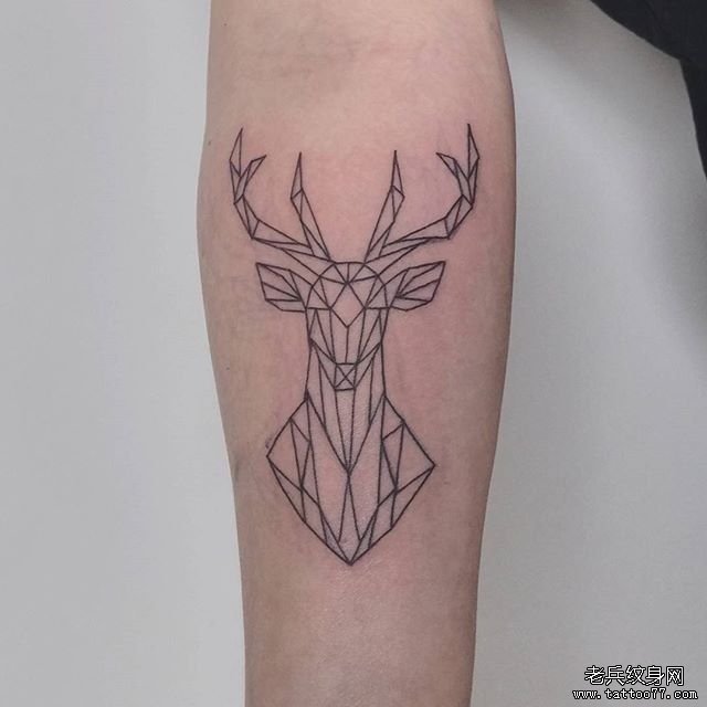 线条小臂几何鹿纹身