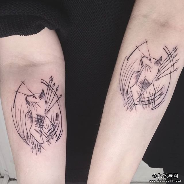 小臂线条猫咪纹身
