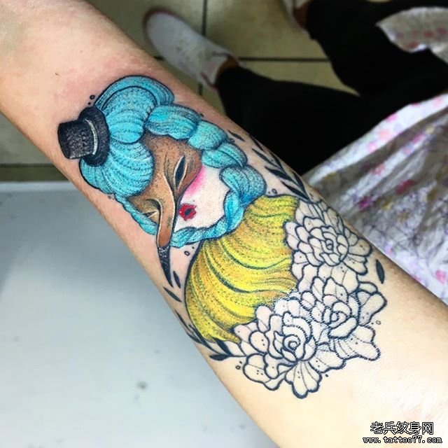 彩色个性女孩纹身图案
