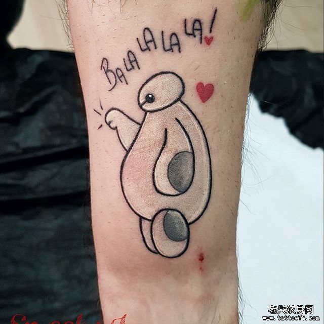 简笔个性大白纹身图案