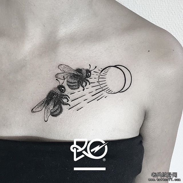 胸口个性燕子纹身图案