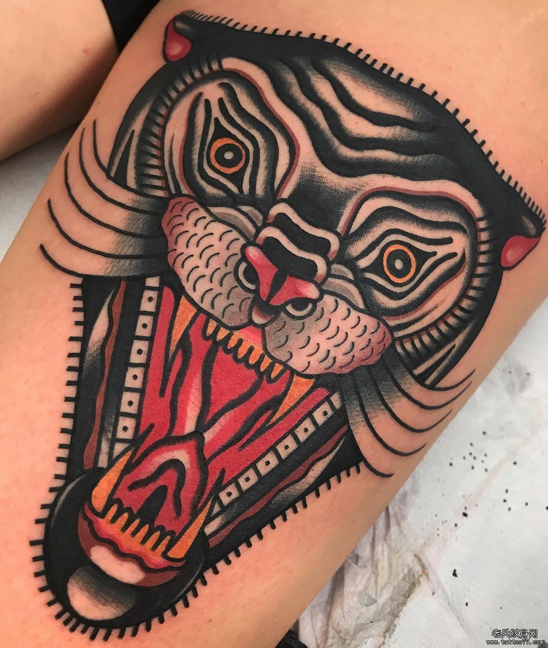 色彩豹子大腿纹身