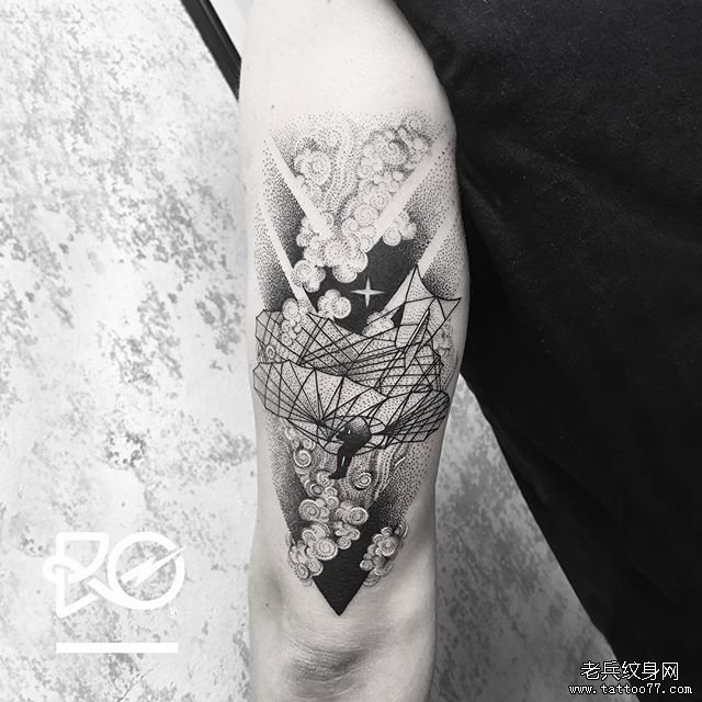 个性点刺几何纹身图案