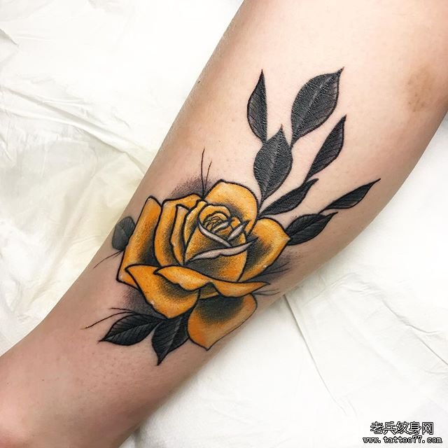 色彩玫瑰小腿纹身图案