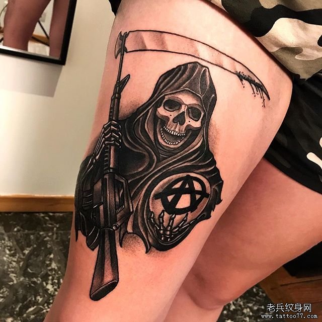 黑灰死神大腿纹身