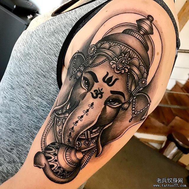 黑灰象神手臂纹身