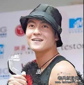 到底怎么样做，才能不撞纹身？