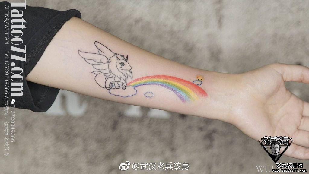 小臂彩虹独角兽纹身图案