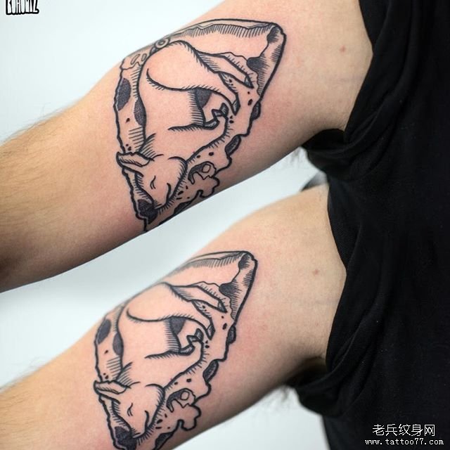 手臂披萨猪文身
