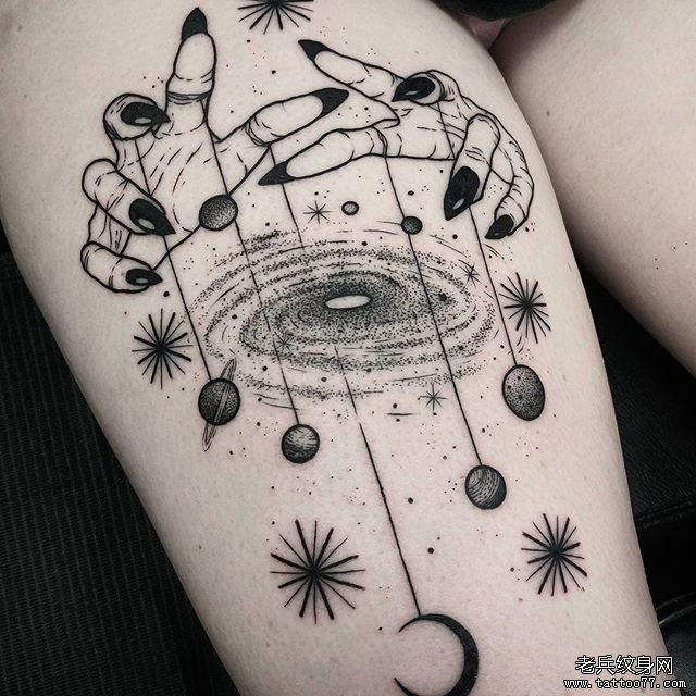 大腿手星球纹身