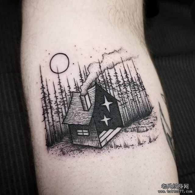 手臂黑灰树林房子纹身