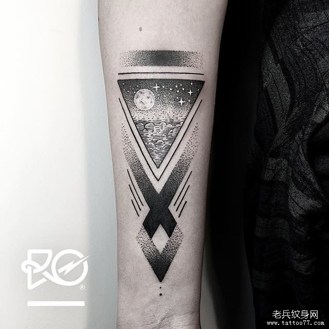 小臂个性几何点刺星空纹身图案