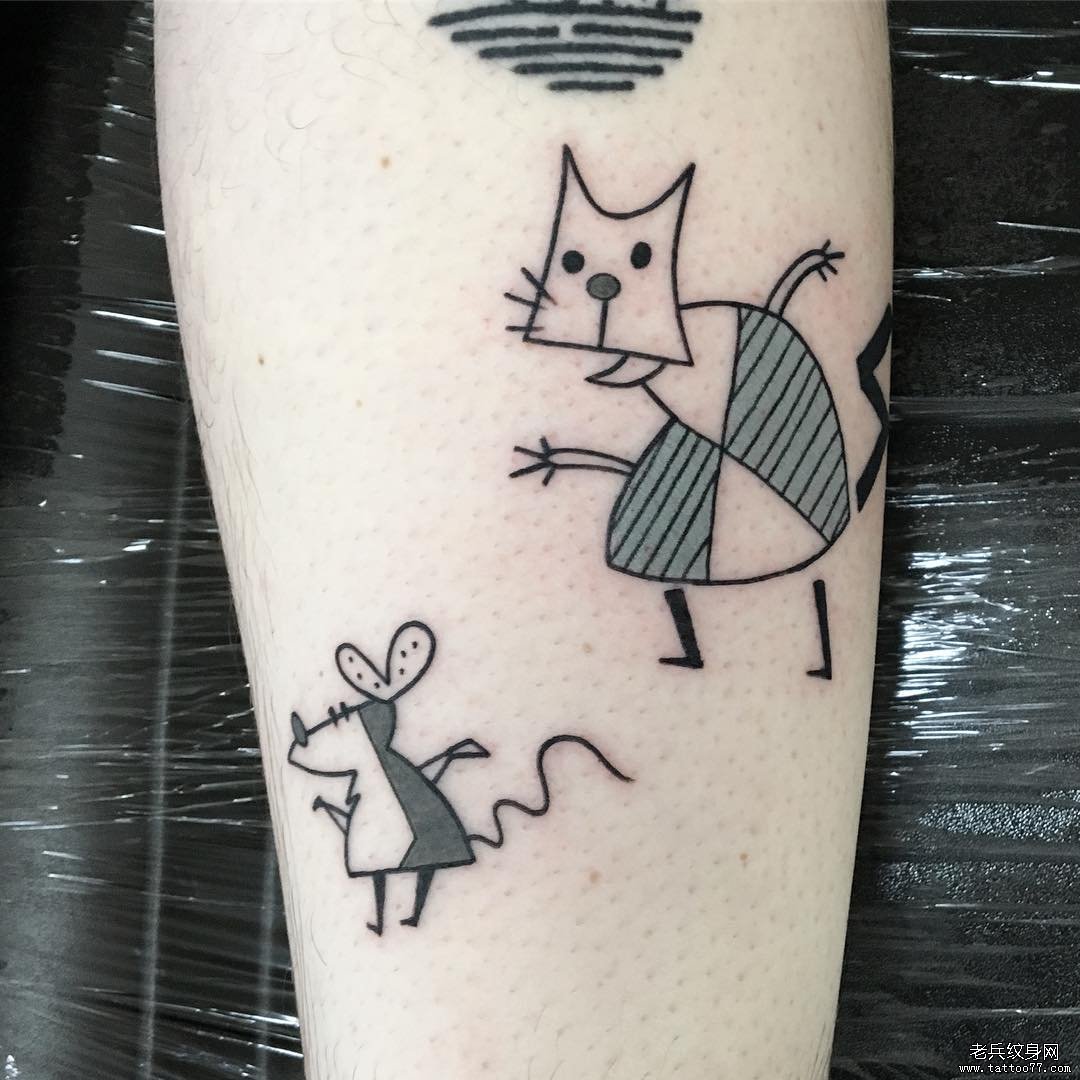 手臂色彩猫老鼠文身