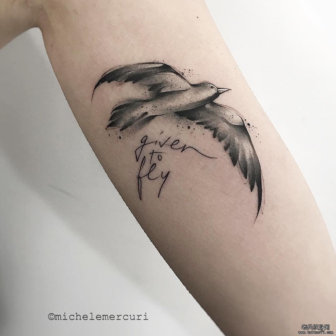 手臂黑灰小鸟线条纹身