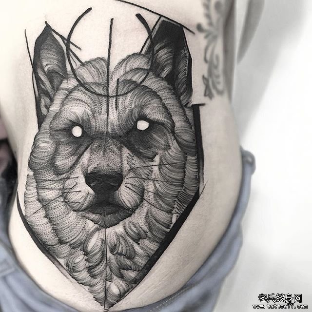 个性甩针抽象狼纹身图案