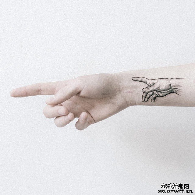 手臂点刺手纹身
