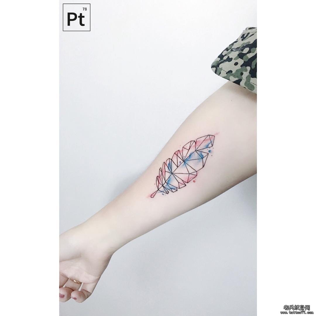 手臂几何树叶纹身