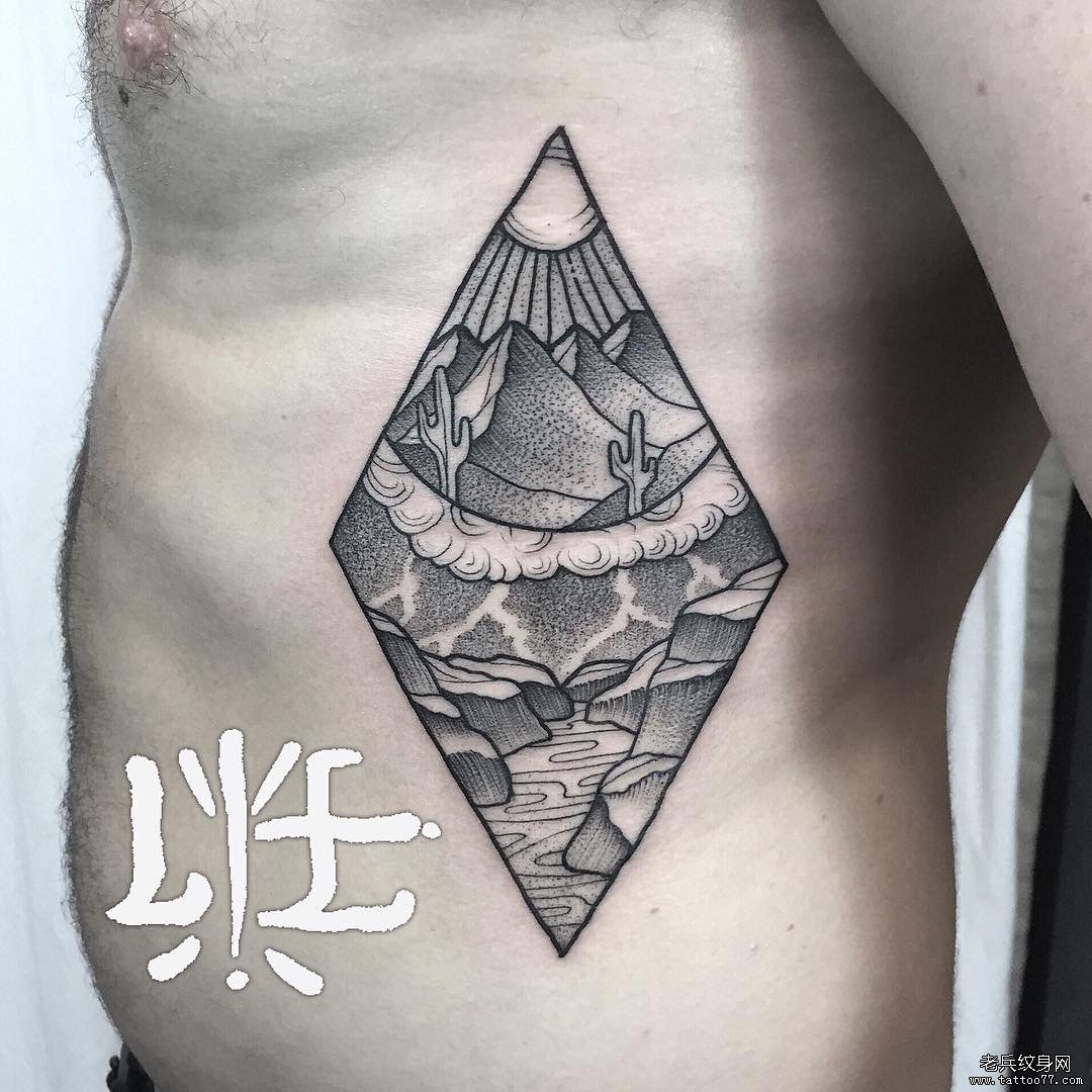 侧腰黑灰山峰文身