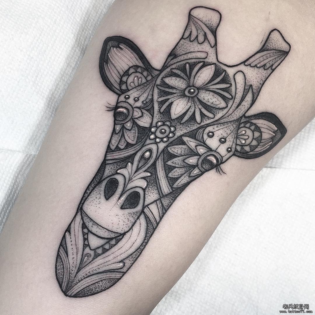 手臂黑灰鹿梵花tattoo