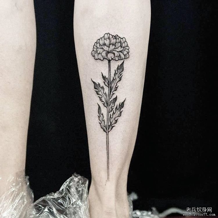 小腿黑灰花纹身
