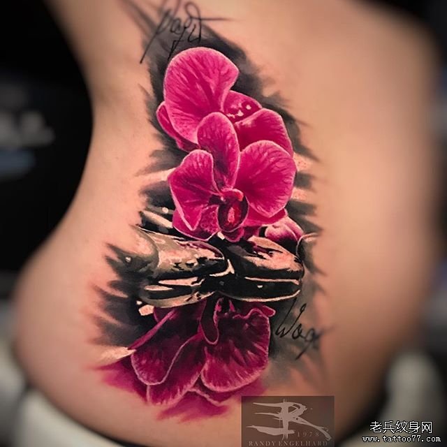 写实花朵纹身图案