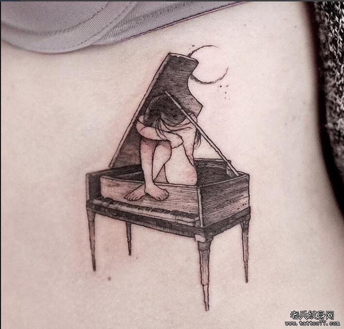 侧腰个性钢琴小女孩简笔小清新纹身图案