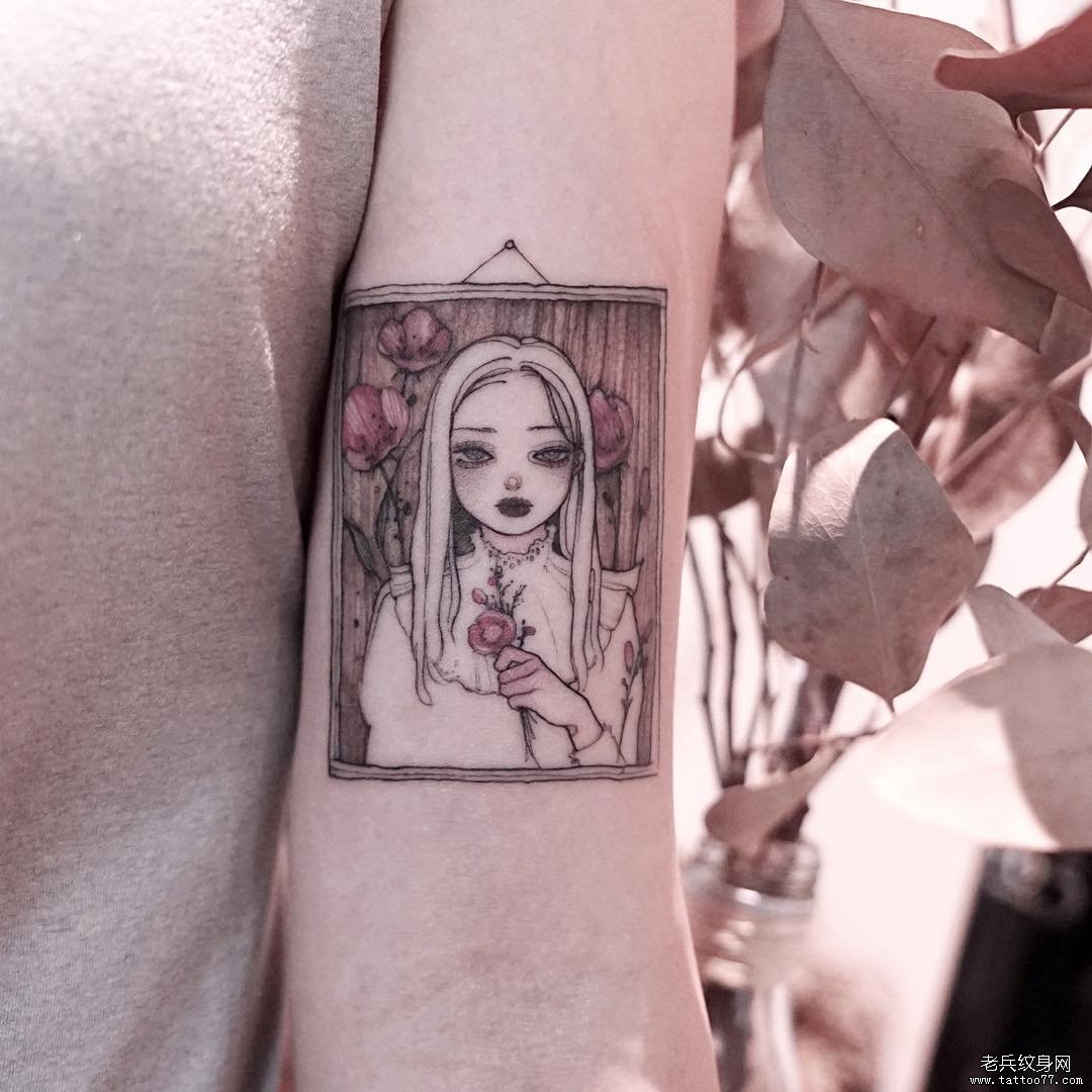 手臂小清新女孩肖像画框文身
