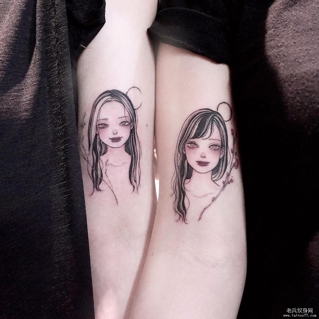 手臂黑灰女孩肖像文身
