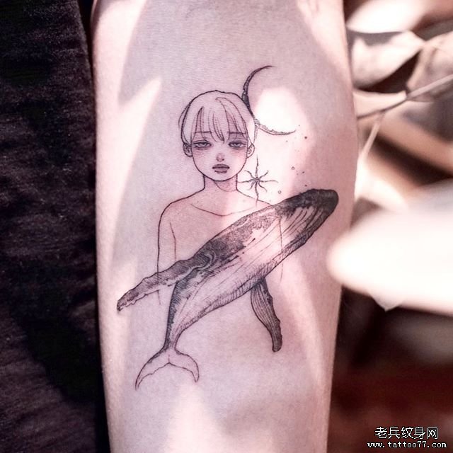 手臂小清新男孩肖像鲸鱼文身